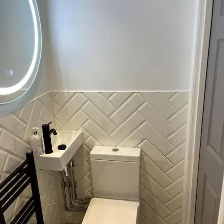 Private Access Double Ensuite - Ground Floor
