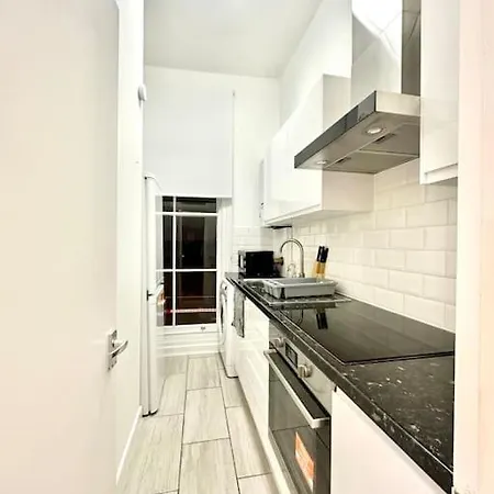 The Euston -60 Apartment *