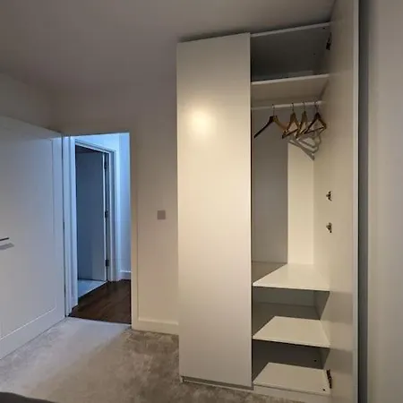 New Lux 1 Or 2 Bed Flats + Car Park + 5min Tube + Fast Wifi Apartment