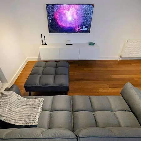 New Lux 1 Or 2 Bed Flats + Car Park + 5min Tube + Fast Wifi