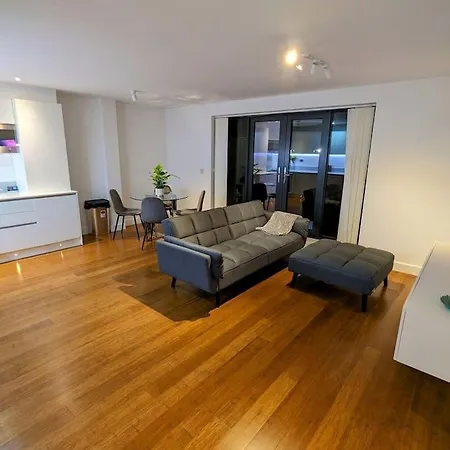 New Lux 1 Or 2 Bed Flats + Car Park + 5min Tube + Fast Wifi