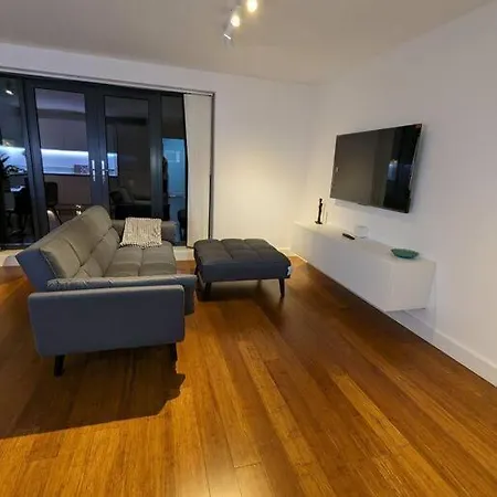 New Lux 1 Or 2 Bed Flats + Car Park + 5min Tube + Fast Wifi