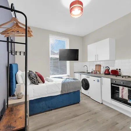 Blue Harmony: A Cozy Retreat Apartment