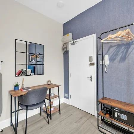 Blue Harmony: A Cozy Retreat * London