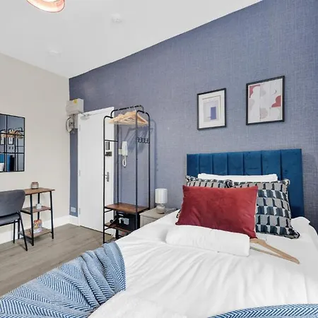 Blue Harmony: A Cozy Retreat Apartment