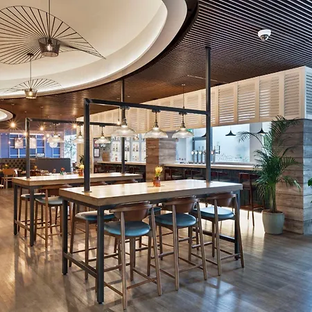 Radisson And Conference Centre London Heathrow 4*