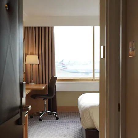 Renaissance London Heathrow Hotel 4*