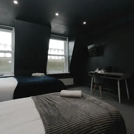 Amsterdam Hotel 2*