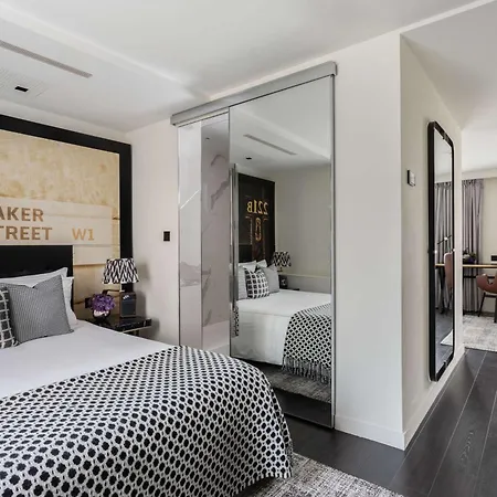 Holmes Hotel 4*