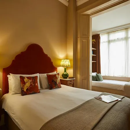Georgian House Hotell 4*