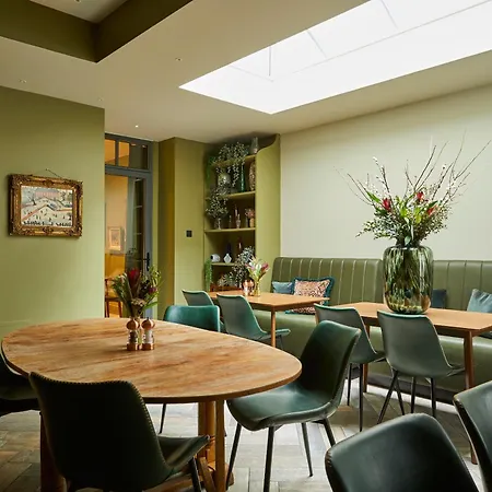Georgian House 4*