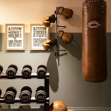 Holmes Hotel 4*
