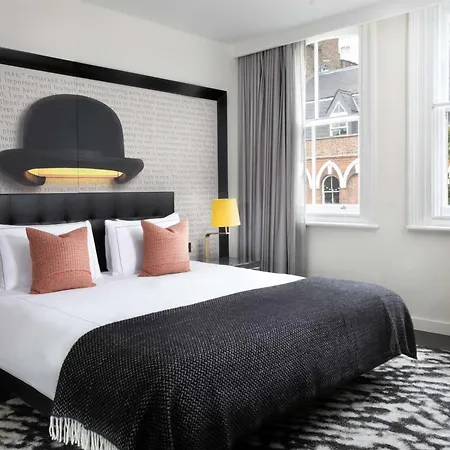 Holmes Hotel 4*
