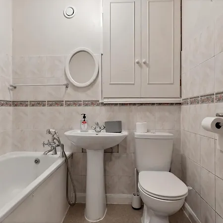 Kensington 3 Bedroom Flat Close2subway Apartment London