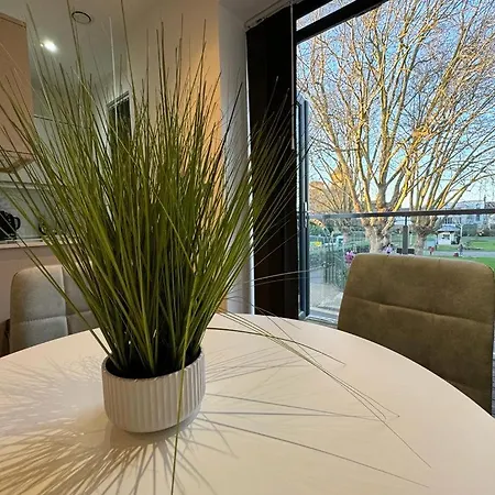 Holiday home 2 Bed 2 Bath Balcony View Wimbledon Tennis *