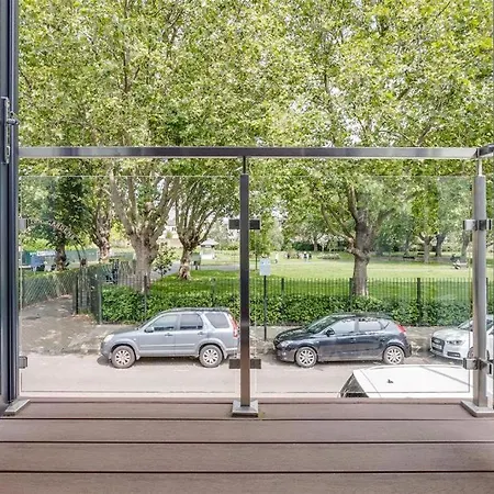 2 Bed 2 Bath Balcony View Wimbledon Tennis London