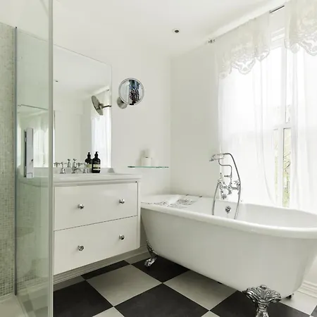 The Designers Kensington - Stylish 1bdr Flat Apartment London