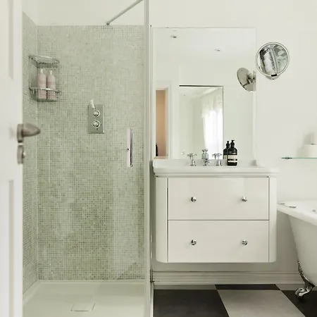 The Designers Kensington - Stylish 1bdr Flat Apartment