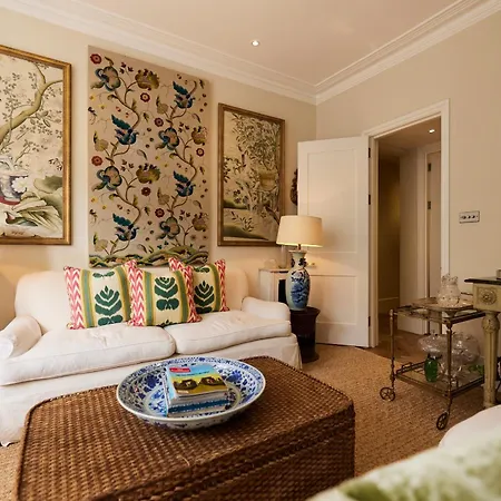 The Designers Kensington - Stylish 1bdr Flat *