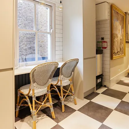 The Designers Kensington - Stylish 1bdr Flat *