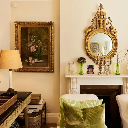 The Designers Kensington - Stylish 1bdr Flat London