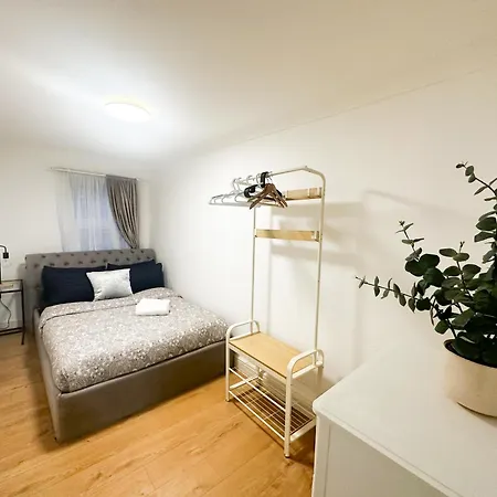 Flat 4, In Aldgate