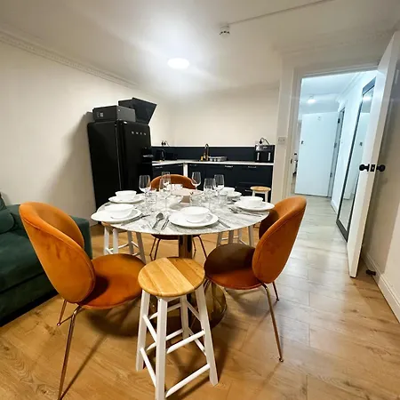 Flat 4, In Aldgate Apartment