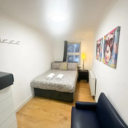 Flat 4, In Aldgate London