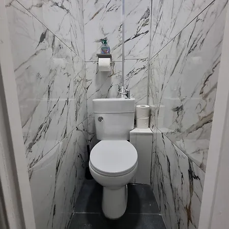 Sutton Apartment, Greater London * Sutton (Greater London)