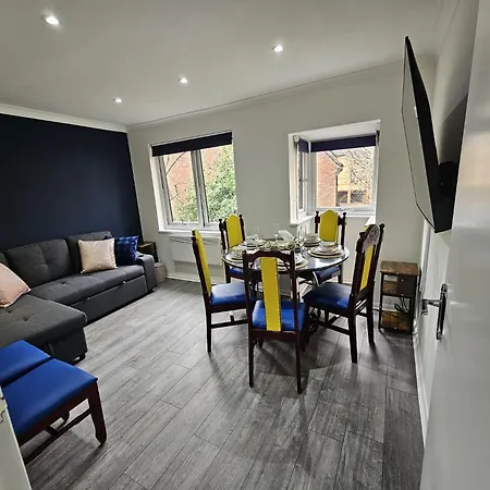 Sutton Apartment, Greater London Apartment *