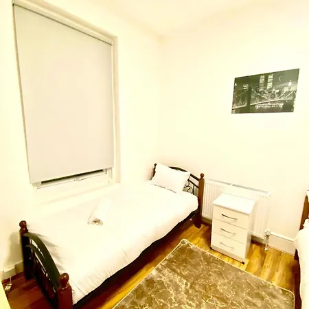 Apartment Beautiful Two Bedroom Flat With Free Car Park In London