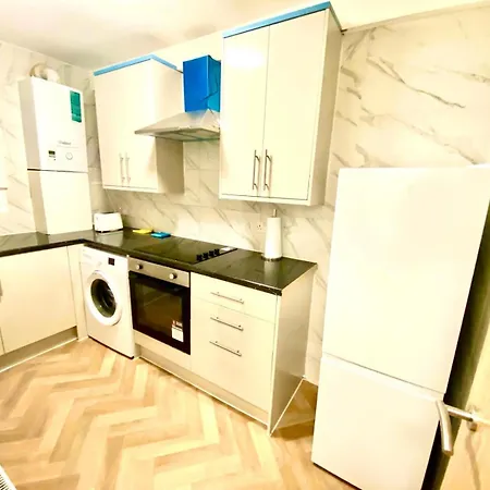 Apartment Beautiful Two Bedroom Flat With Free Car Park In
