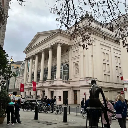 Quiet Luxury Escape For 6 In Covent Garden