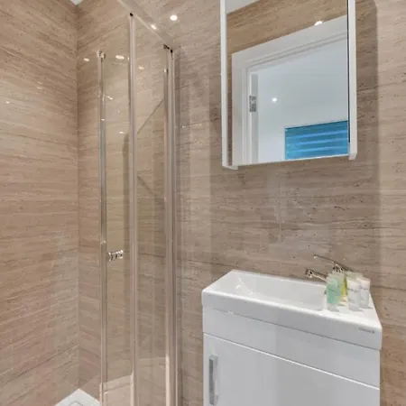 Compact Living: Tiny Studio With Workspace Apartment Southall