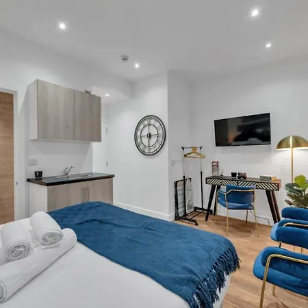 Compact Living: Tiny Studio With Workspace * Southall