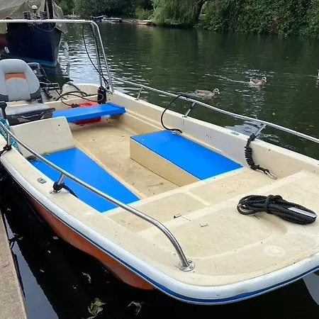 Apartman Idyllic Island With Boat Hampton