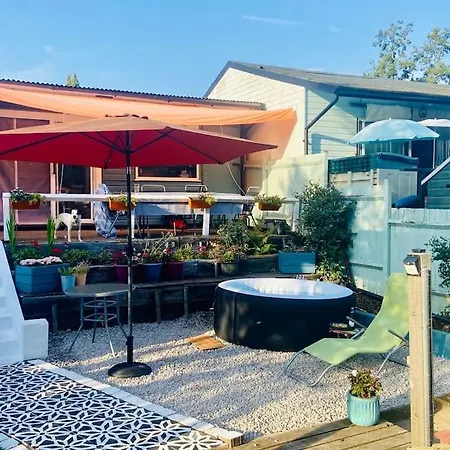 Apartman Idyllic Island With Boat Hampton