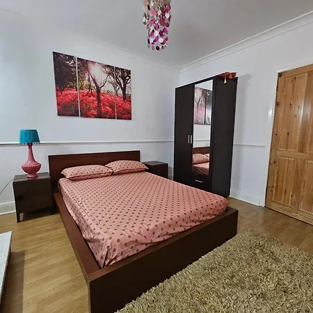 Homestay A Beautiful Large Goodmayes