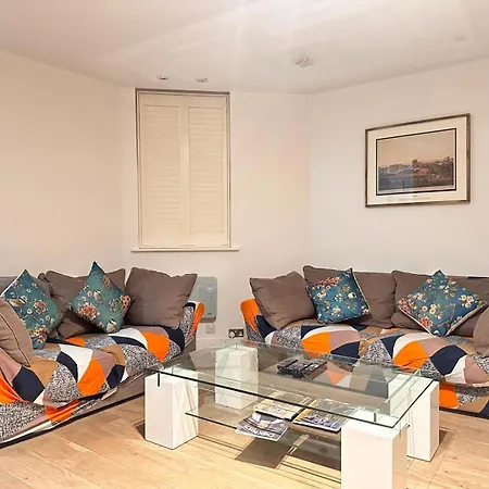 Appartement Spacious Flat - 2bhk Londen