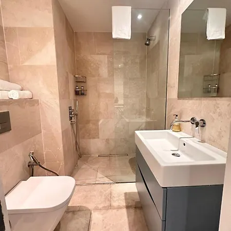 Spacious Flat - 2bhk Appartement Londen