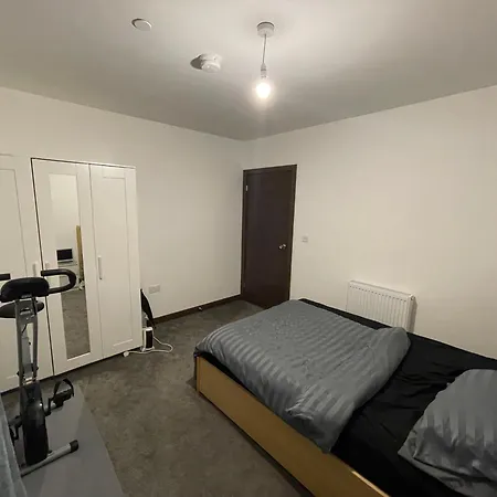 Habitación en casa particular Stunning Spacious Double In A New-build Flat. Hayes (Greater London)