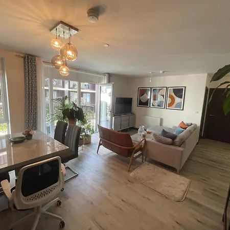 Stunning Spacious Double In A New-build Flat. *