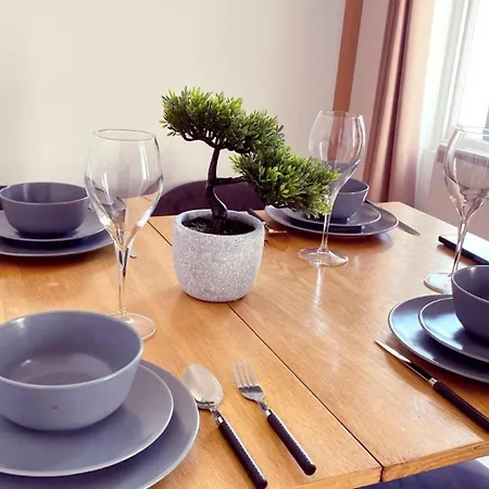 Chelsea Large 6 People Apartment London