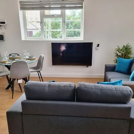 2 Bedroom Near Station Apartment