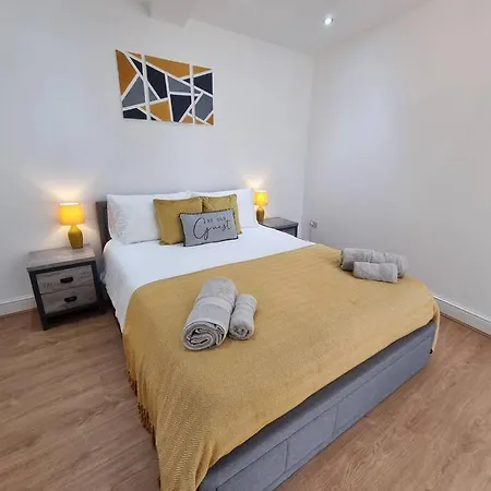 2 Bedroom Near Station Apartment