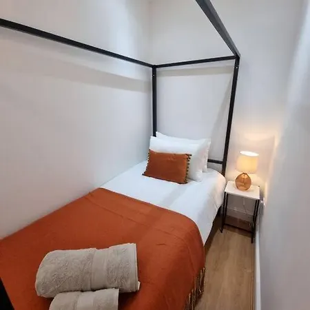 2 Bedroom Near Station London