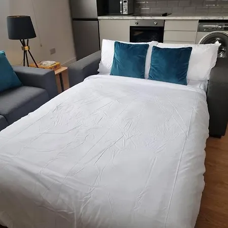 2 Bedroom Near Station London