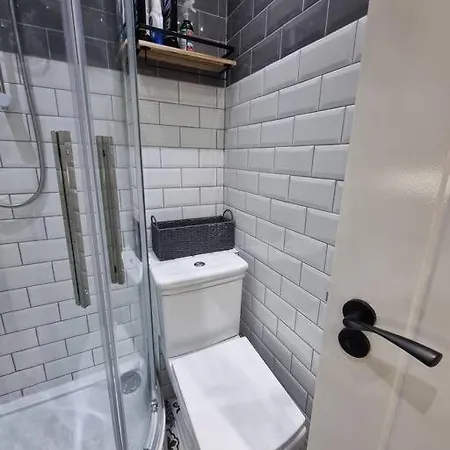 Apartment 2 Bedroom Near Station