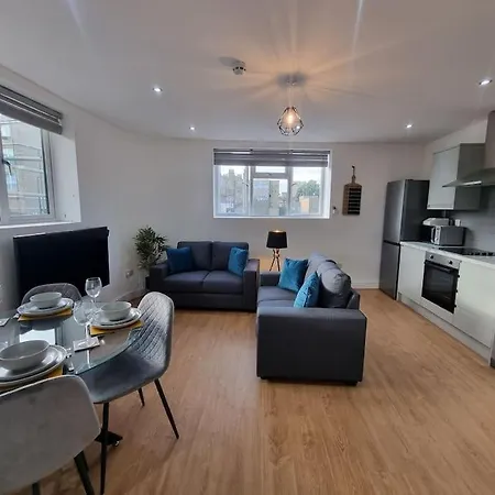 Apartment 2 Bedroom Near Station London
