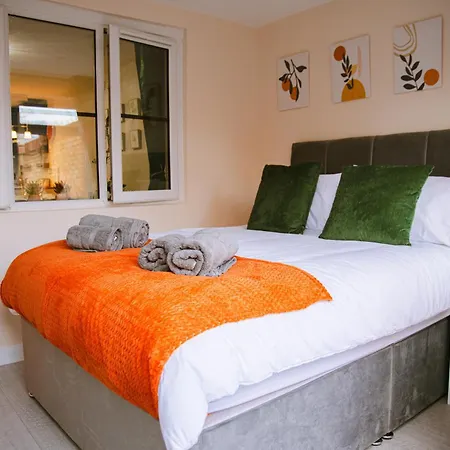 Lovely Three Bed At Tanglewood アパート ヒースロー